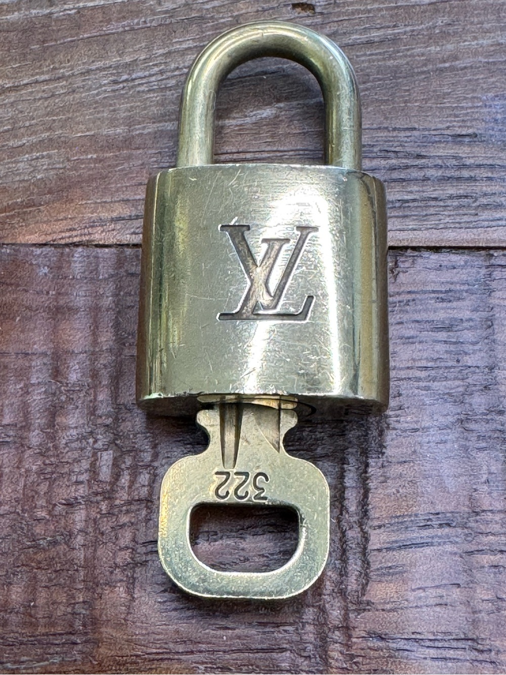 LOUIS VUITTON #322 🔐 LOCK & KEY